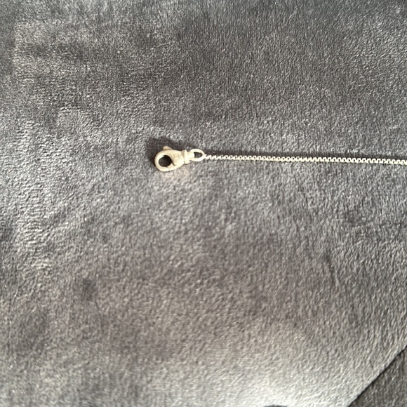 David Yurman amethyst stone star necklace. Size is approximately 18 inches. - Picture 4 of 6